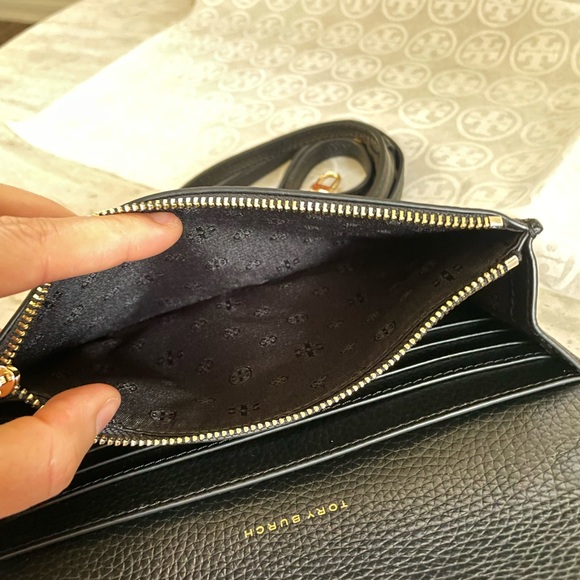 New, tory bruch thea flat crossbody wallet - Picture 10 of 15